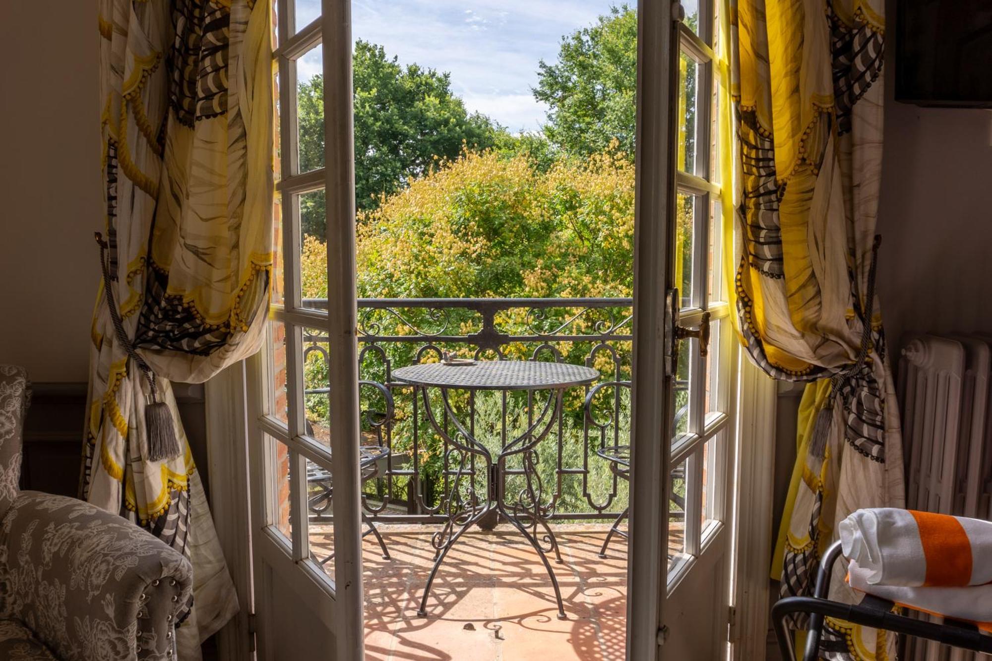 Castel Bois Marie, Maison D'Hotes Montauban Eksteriør bilde A view of the garden from the hotel