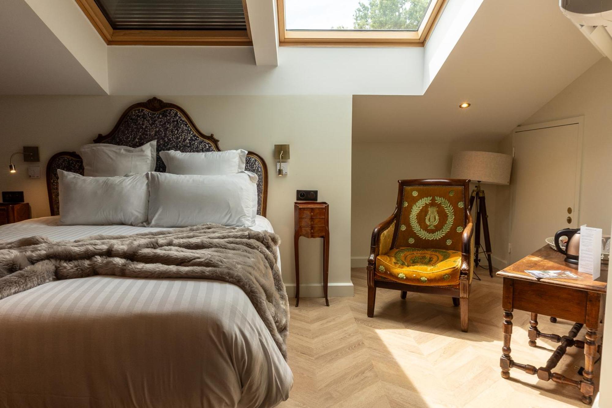 Castel Bois Marie, Maison D'Hotes Montauban Eksteriør bilde A bedroom at The Old Bank Hotel