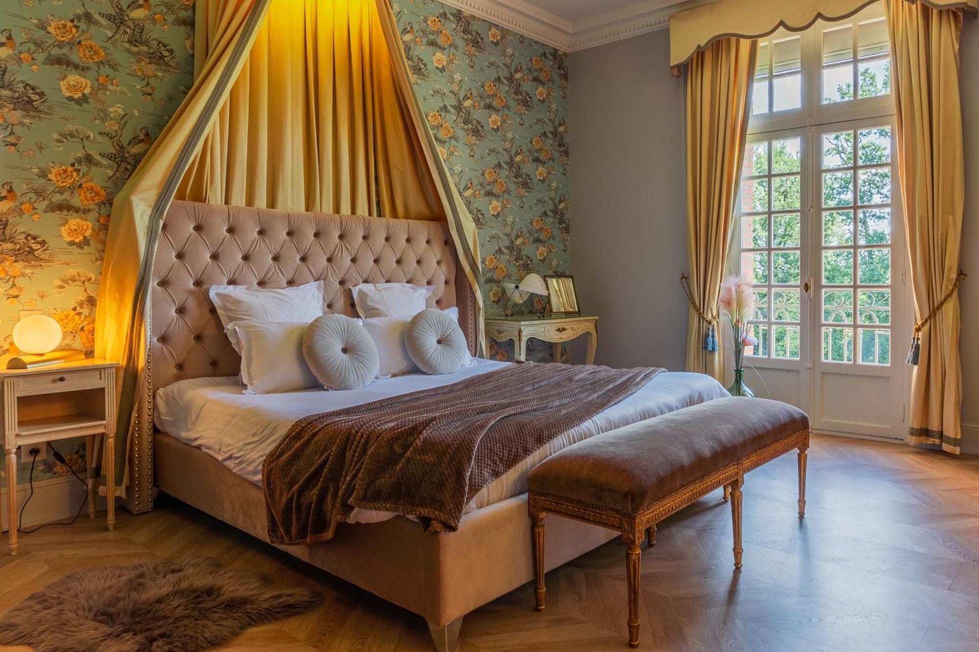 Castel Bois Marie, Maison D'Hotes Montauban Eksteriør bilde A bedroom at the Château de launay