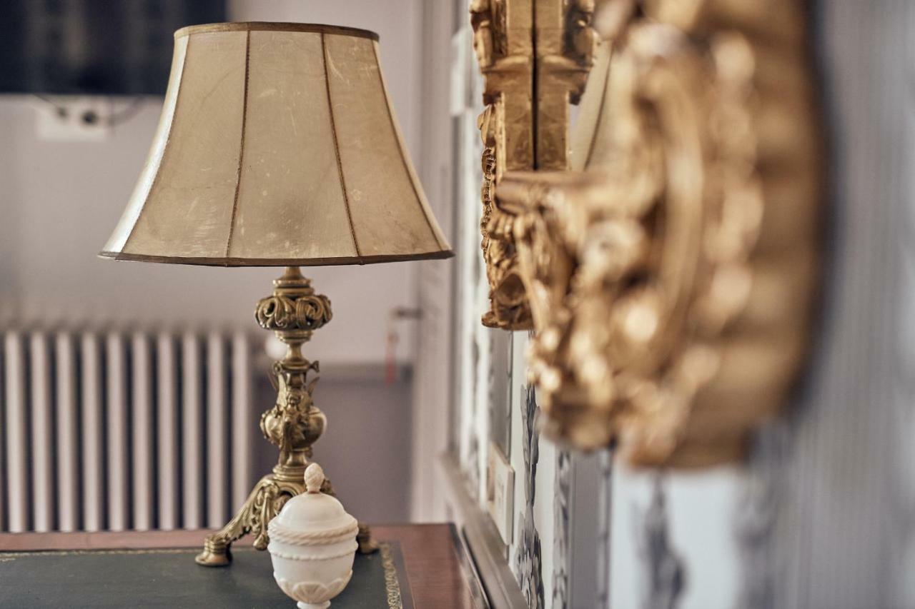 Castel Bois Marie, Maison D'Hotes Montauban Eksteriør bilde A table lamp