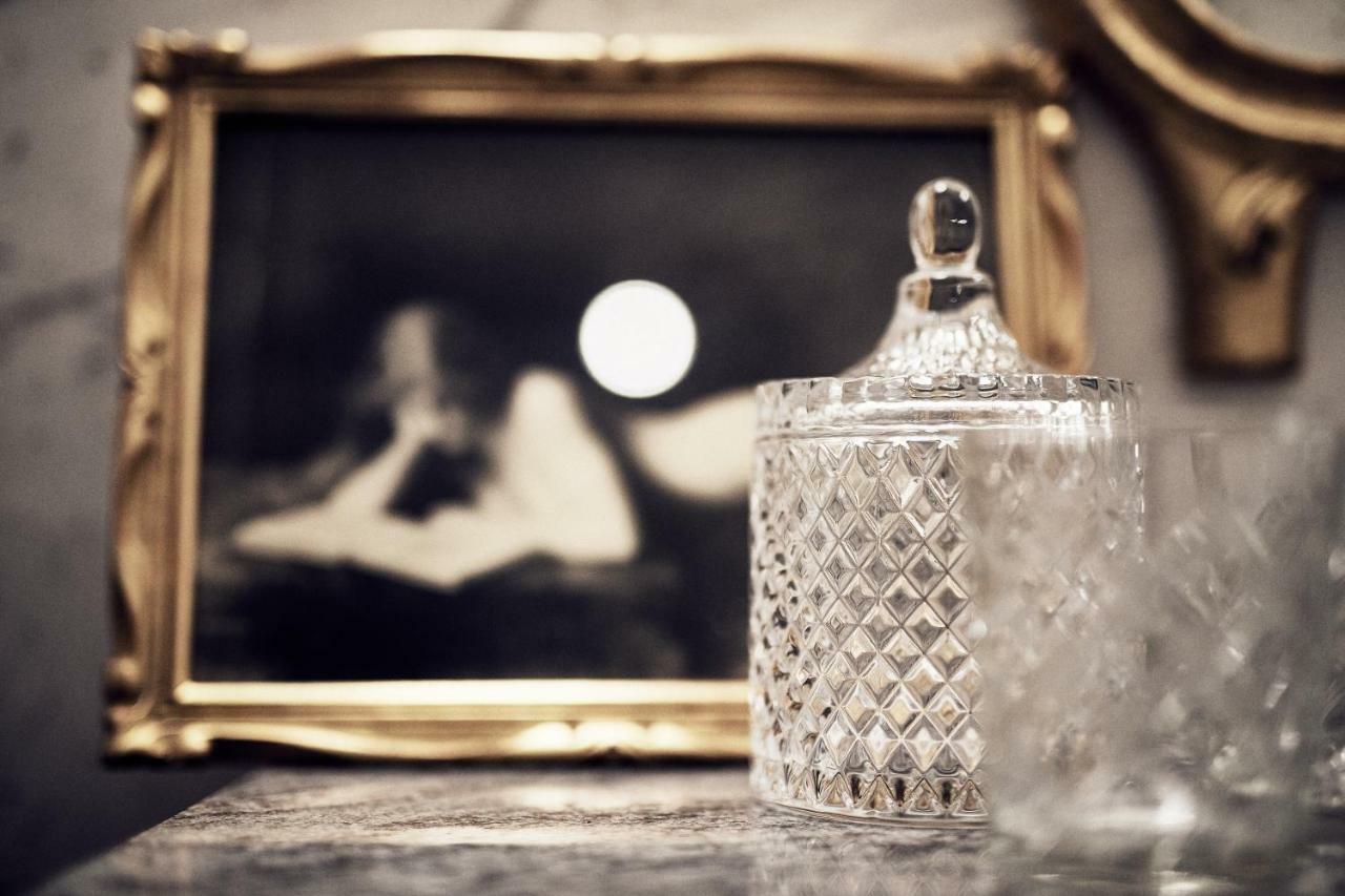 Castel Bois Marie, Maison D'Hotes Montauban Eksteriør bilde A perfume bottle